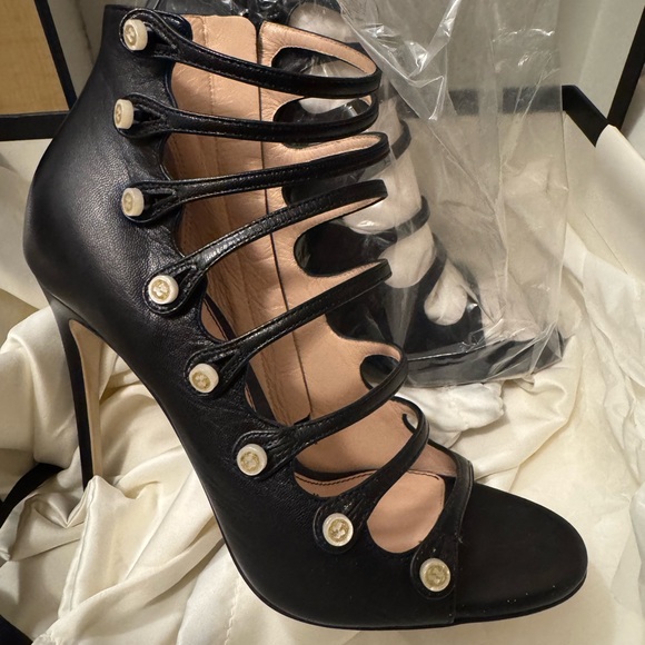 Gucci Shoes - Gucci Black Leather Strappy Heels size 36